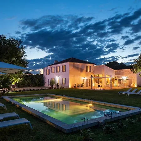 Les Chambres Romantiques - Jacuzzi Privatif, Domaine Aixois D'exception *