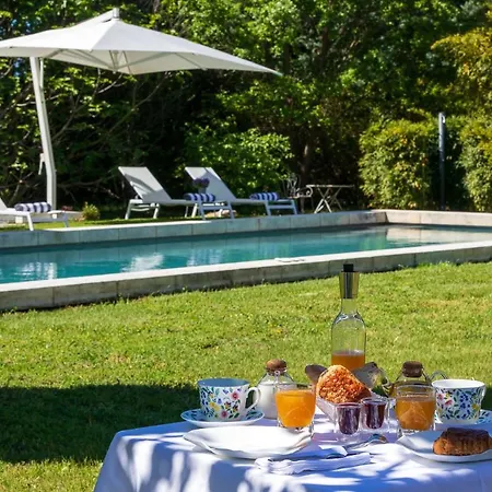 Les Chambres Romantiques - Jacuzzi Privatif, Domaine Aixois D'exception Maison d'hôtes