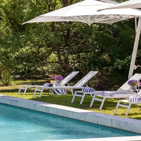 Les Chambres Romantiques - Jacuzzi Privatif, Domaine Aixois D'exception Aix-en-Provence